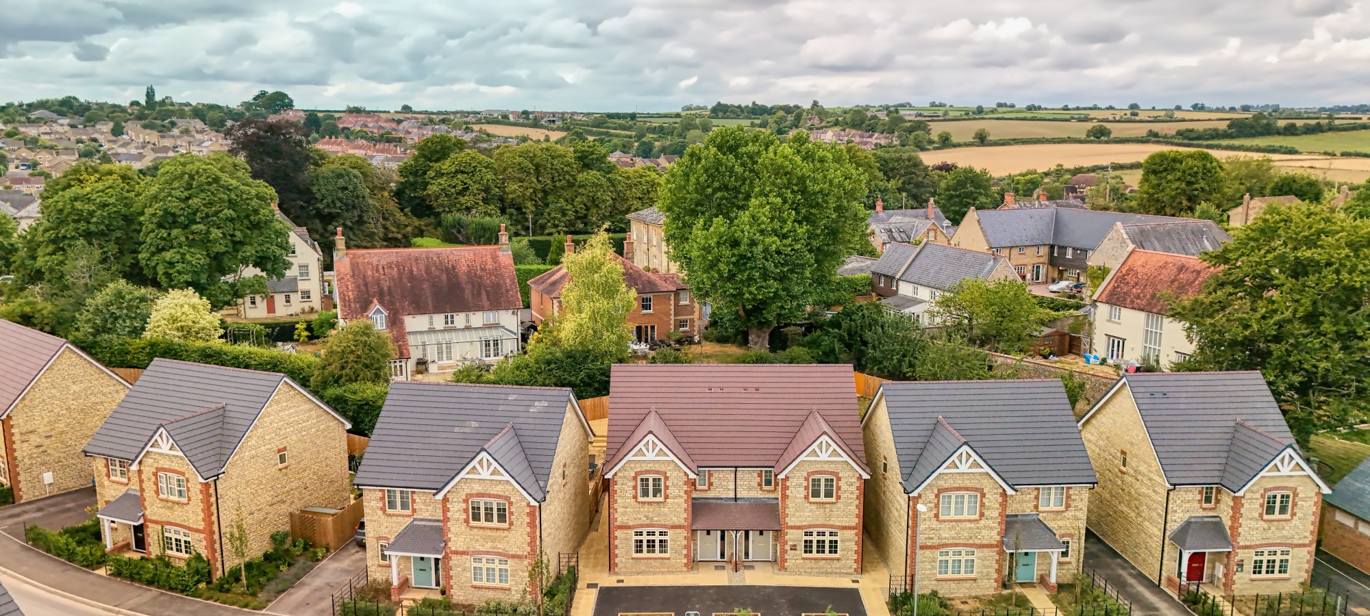 <h1>A stunning new <br>development in <br>beautiful Somerset </h1>