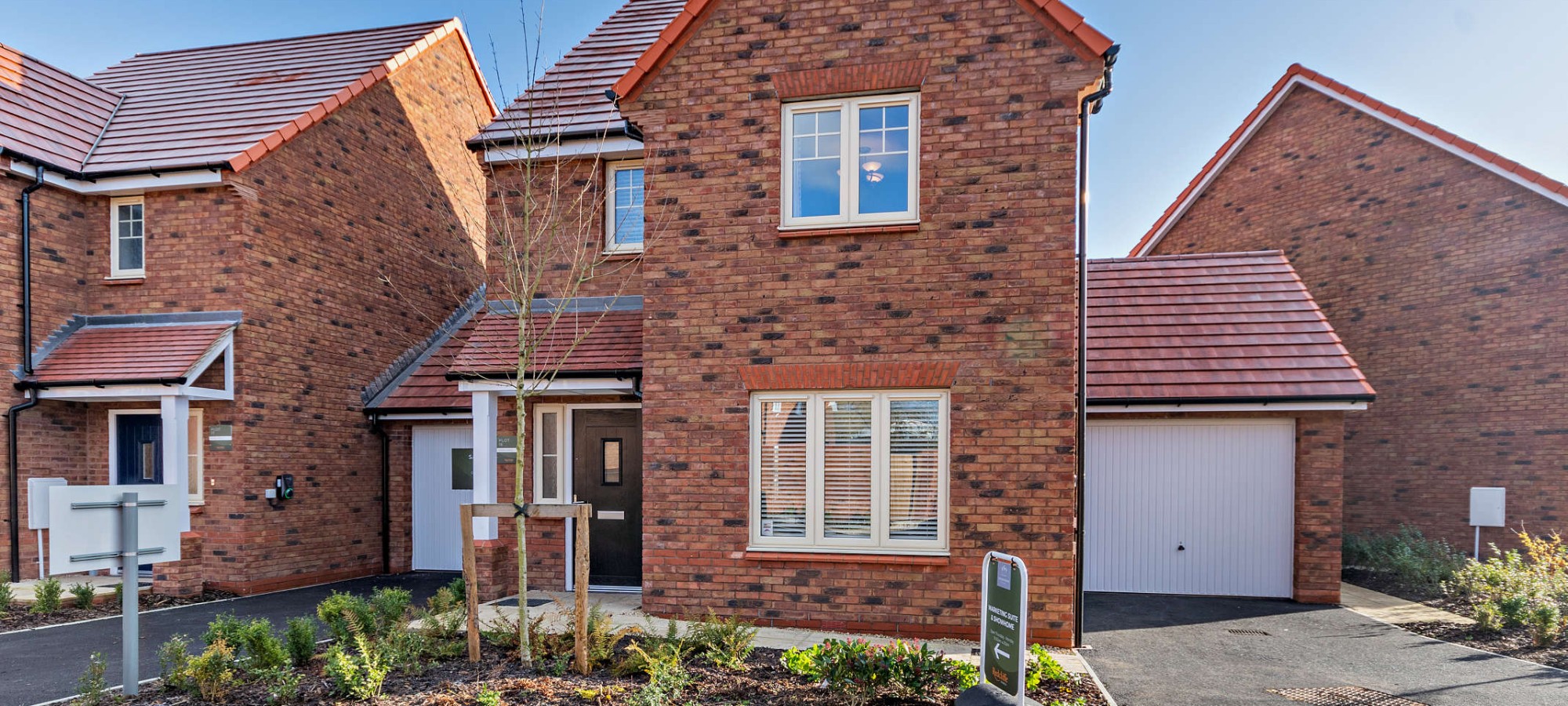 <h1>Discover a range <br>of beautifully <br>designed homes</h1>