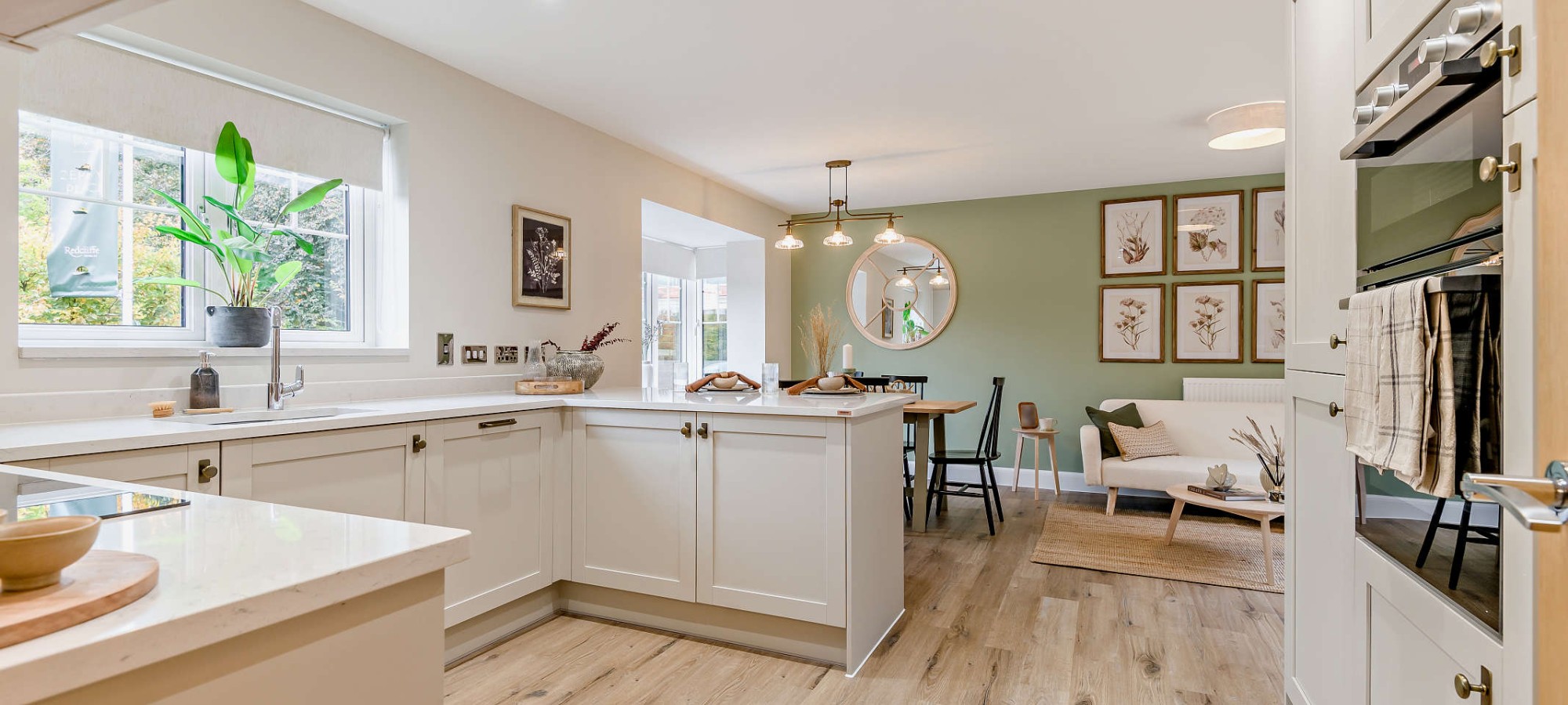 <h1>Beautifully <br>designed homes <br>in Wiltshire</h1>